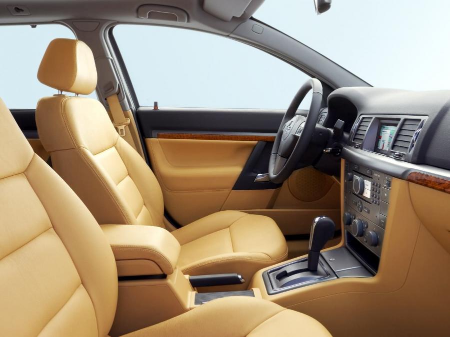 Интерьер Opel Vectra Sedan 2005 года  (фото 2 из 20)